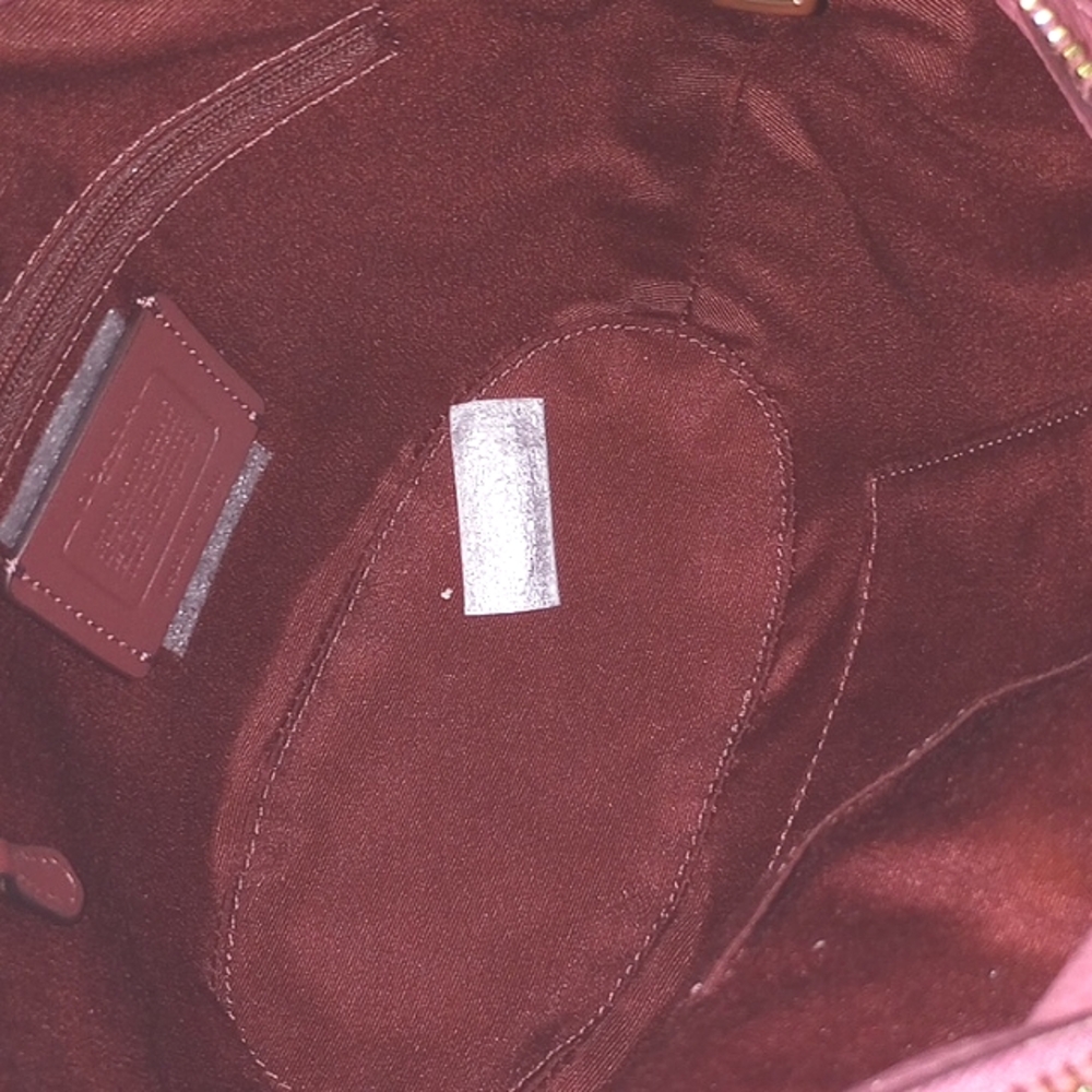 Coach LTHR LANE BCKT w/shoulder strap,Rouge;Never out of bag B4 pics! Gorgeous! - Picture 11 of 12
